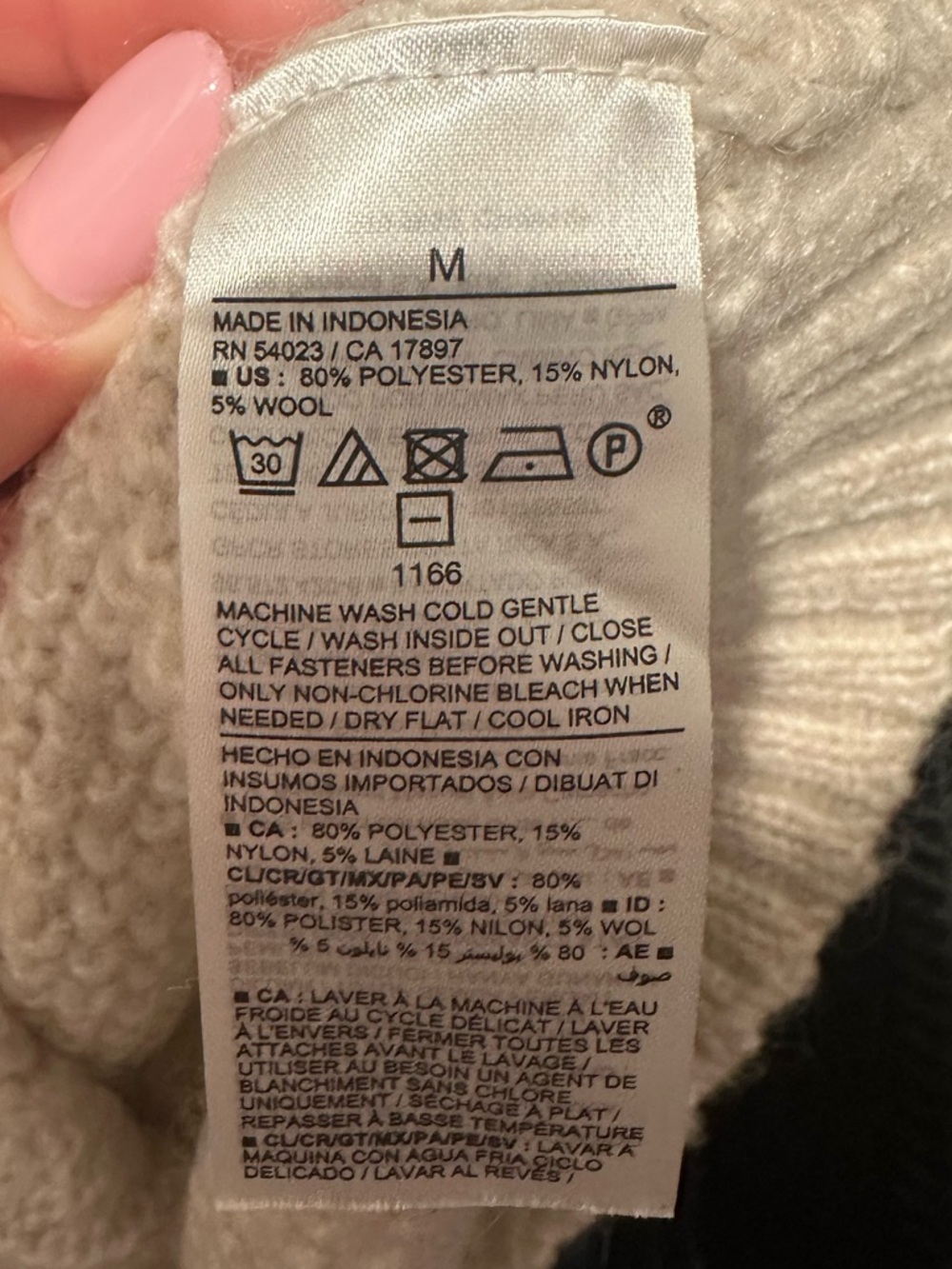 Old Navy Women's Beige Cable Knit Cardigan - Picture 4 of 4